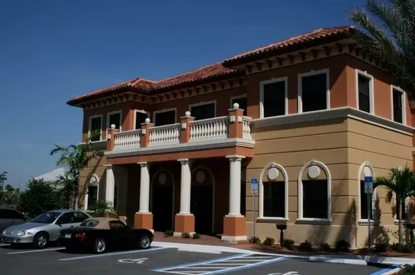 Commercial seamless gutter project on Southwest Florida building