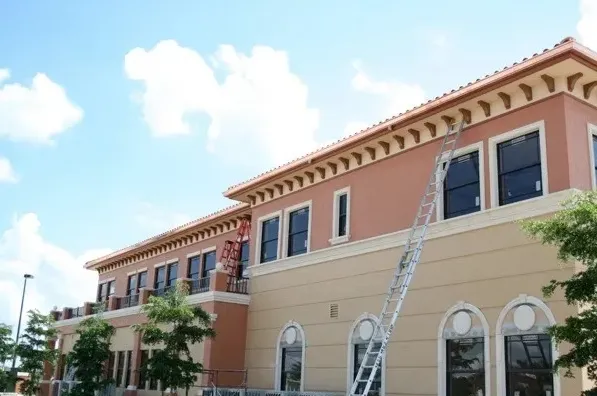 Large Southwest Florida commercial property with seamless gutter work